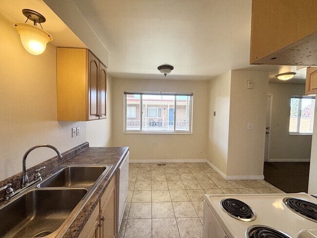 2035 E 2700 S in Salt Lake City, UT - Building Photo - Building Photo