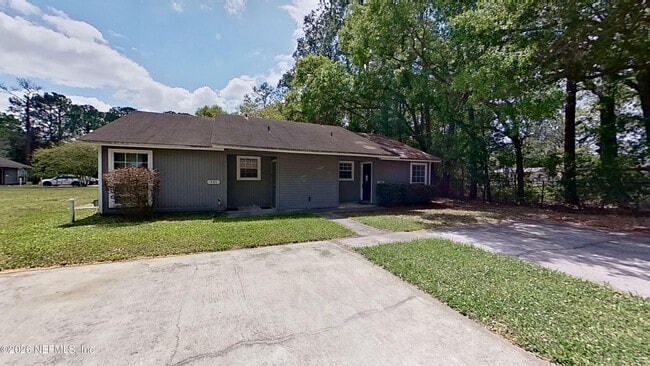 property at 1130 Comanche St