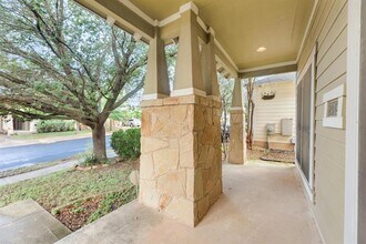 2012 Wayward Sun Dr in Austin, TX - Building Photo - Building Photo