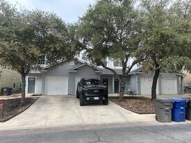 7811 Kingsbury Wood in San Antonio, TX - Building Photo