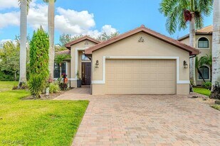 7859 Bucks Run Dr in Naples, FL - Building Photo