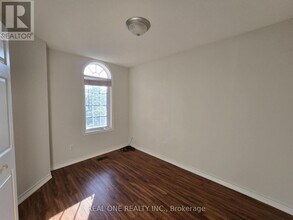 218 Pinnacle Trail in Aurora, ON - Building Photo - Building Photo