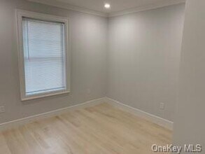 15 Barton Rd-Unit -LEFT SIDE in Yonkers, NY - Building Photo - Building Photo
