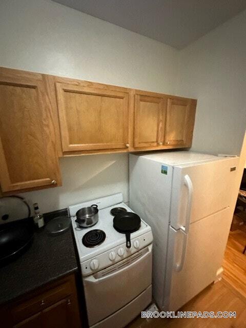 33 Lancaster Terrace in Brookline, MA - Building Photo
