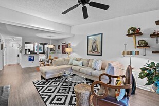 134 Edgewater Ln in West Columbia, SC - Building Photo