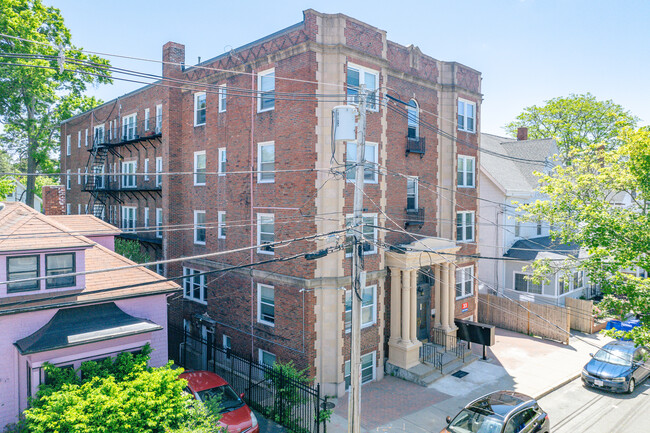 33 Park St in Malden, MA - Foto de edificio - Building Photo