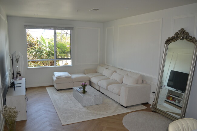 6400 Crescent Park E, Unit 218 in Los Angeles, CA - Building Photo - Building Photo