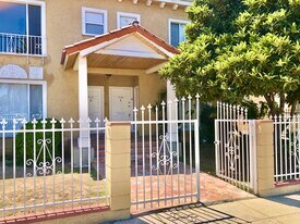 717 N Ridgewood Pl, Unit 717 in Los Angeles, CA - Building Photo