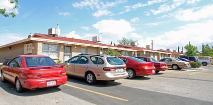 Baines Plaza in El Paso, TX - Foto de edificio - Building Photo