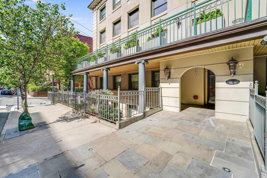 600 Hudson St in Hoboken, NJ - Building Photo