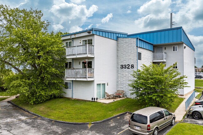Southvale Terrace Apartments in Springfield, MO - Building Photo - Primary Photo