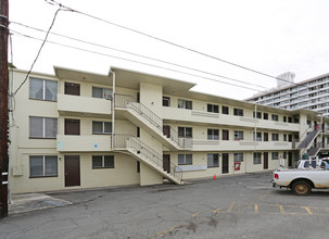 2671 S King St in Honolulu, HI - Building Photo - Building Photo