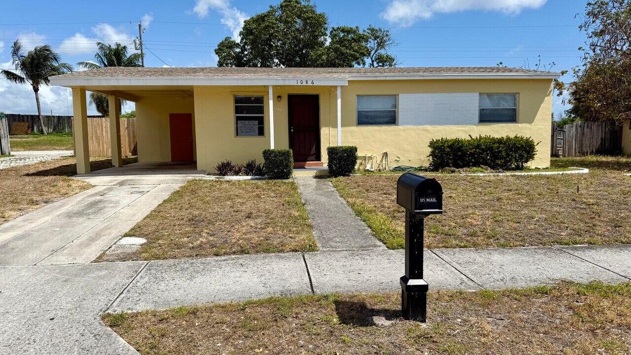 1086 W 27th St in West Palm Beach, FL - Building Photo