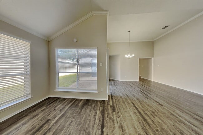 property at 2515 Chestnut Cir