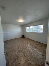 105 NE 12th Ave in Hallandale Beach, FL - Building Photo - Building Photo