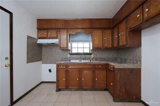 13 W Houston St in Rio Grande City, TX - Building Photo - Building Photo