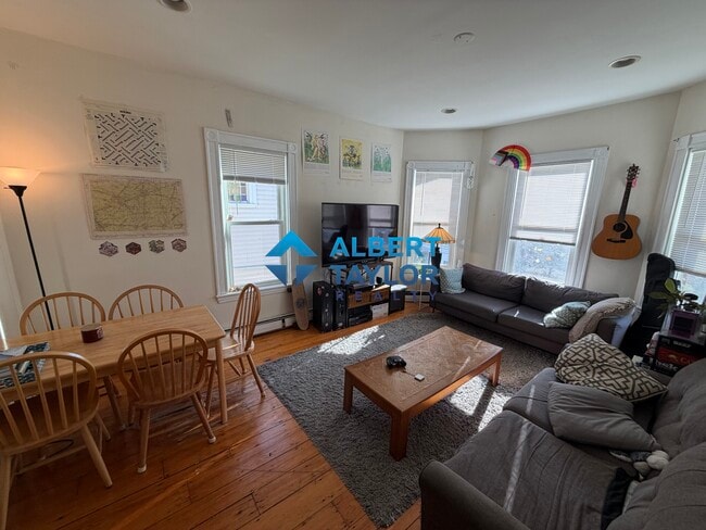 70 Calumet St, Unit 3 in Boston, MA - Foto de edificio - Building Photo