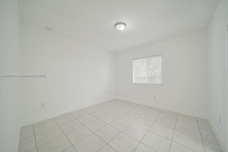14750 NE 7th Ave in Miami, FL - Building Photo - Building Photo