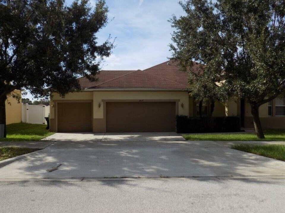 3037 Tobago Ave in Clermont, FL - Building Photo