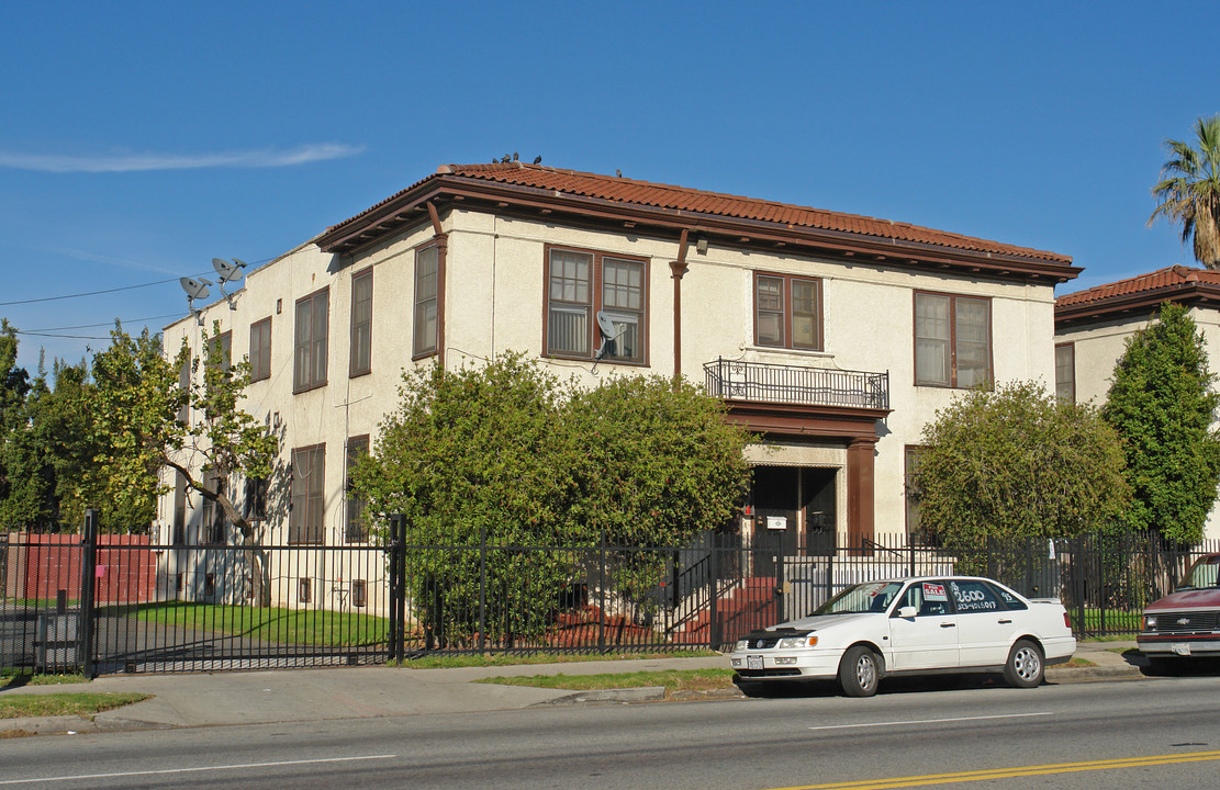 2445 Venice Blvd in Los Angeles, CA - Building Photo