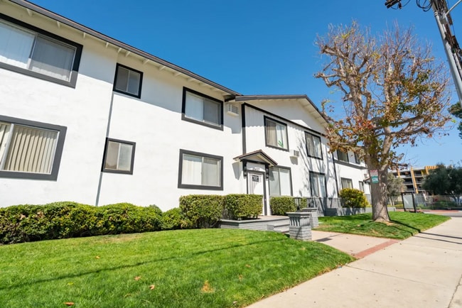 18407 Dearborn Street in Northridge, CA - Building Photo - Building Photo