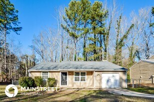 5176 Martins Crossing Rd in Stone Mountain, GA - Building Photo