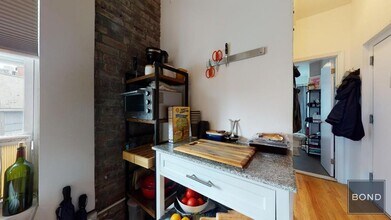 22 King St in New York, NY - Building Photo - Building Photo