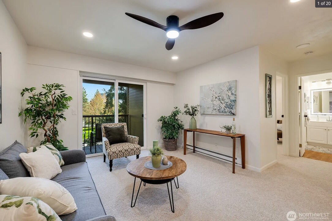 14650 NE 32nd St, Unit A20 in Bellevue, WA - Building Photo