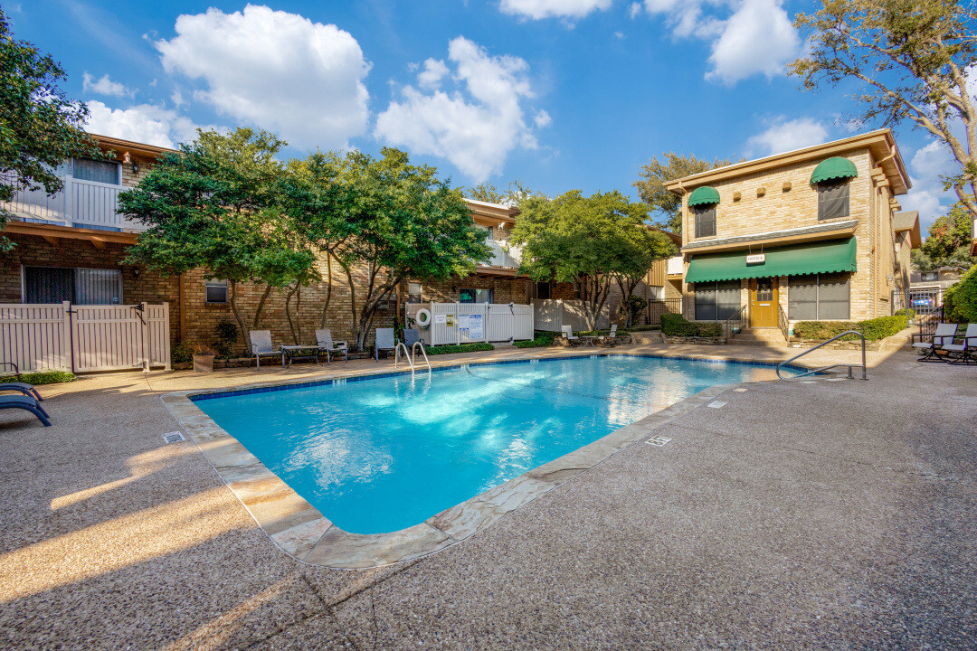 LAKESIDE ON SPRING VALLEY in Richardson, TX - Building Photo