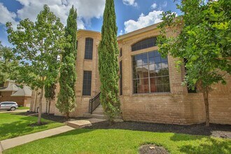 12929 Kingsbridge Ln in Houston, TX - Building Photo - Building Photo