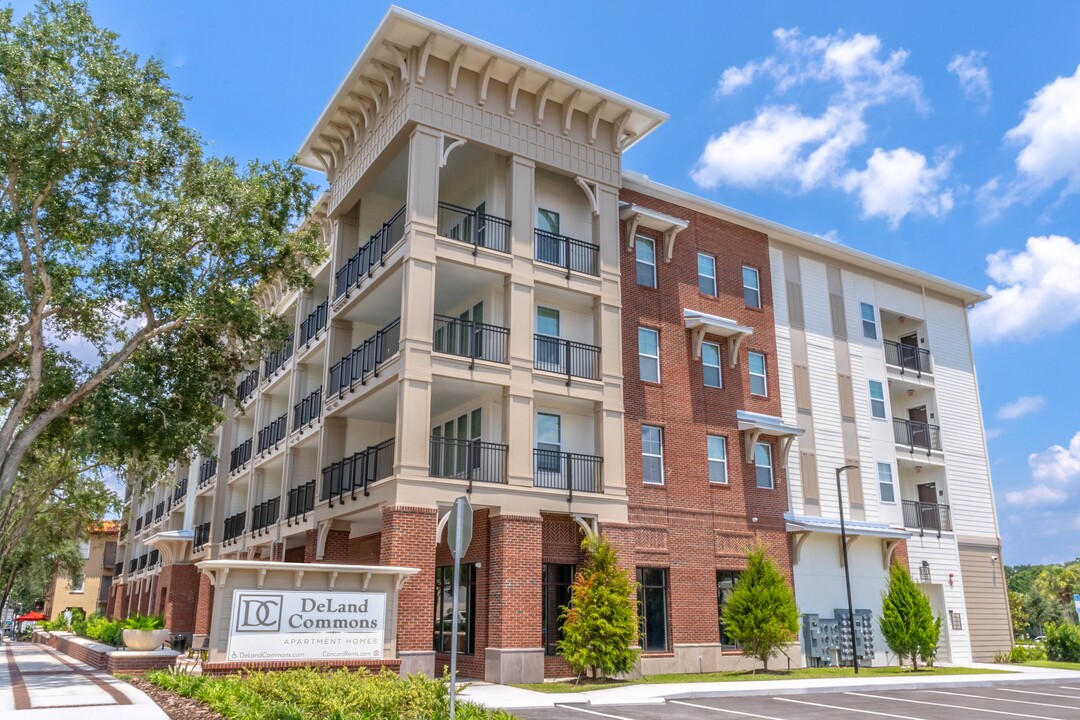 Deland Commons in DeLand, FL - Building Photo