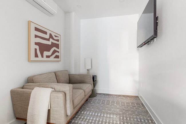 307 W 39th St in New York, NY - Foto de edificio - Building Photo