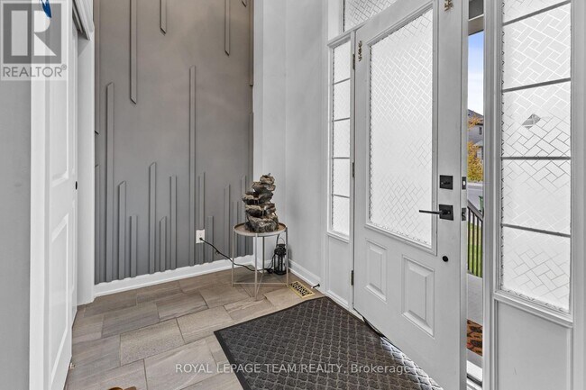 775 Cappamore Dr in Ottawa, ON - Building Photo - Building Photo