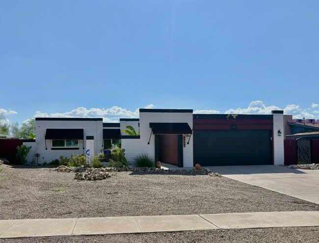 property at 3720 S Sarnoff Dr