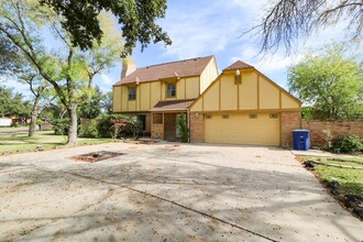 908 Graceland Dr in Laredo, TX - Foto de edificio - Building Photo