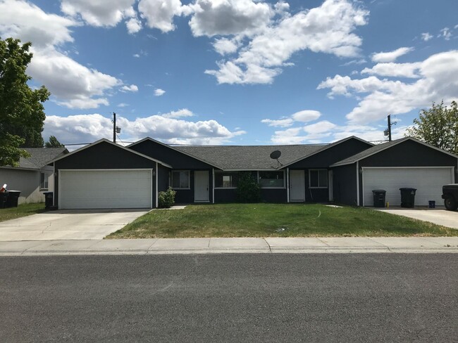 903 E Ball Ct in Moses Lake, WA - Building Photo - Building Photo