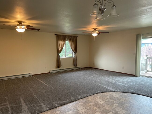 1105 Windstar St, Unit Unit 4 in Marshall, MN - Building Photo - Building Photo