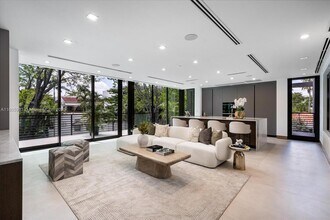 3571 Fair Isle St in Miami, FL - Building Photo - Building Photo