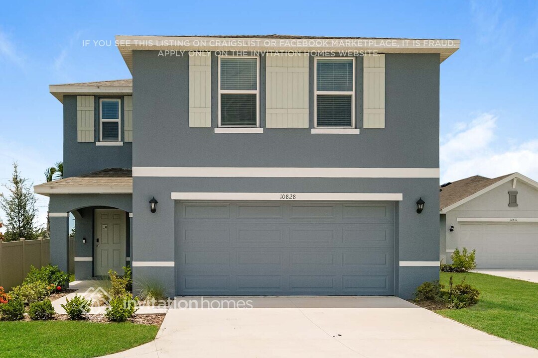 10828 Hidden Banks Gln in Parrish, FL - Building Photo