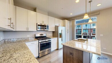 1255 Danforth Ct in Vernon Hills, IL - Building Photo - Building Photo