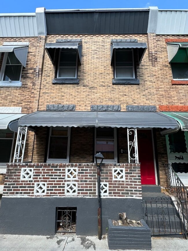 property at 2416 N Hollywood St