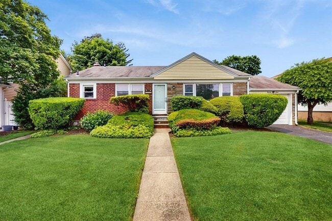property at 29 Melanie Ln