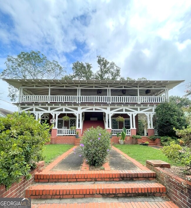 property at 319 College St
