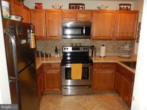 6054 Old Landing Way in Burke, VA - Building Photo - Building Photo