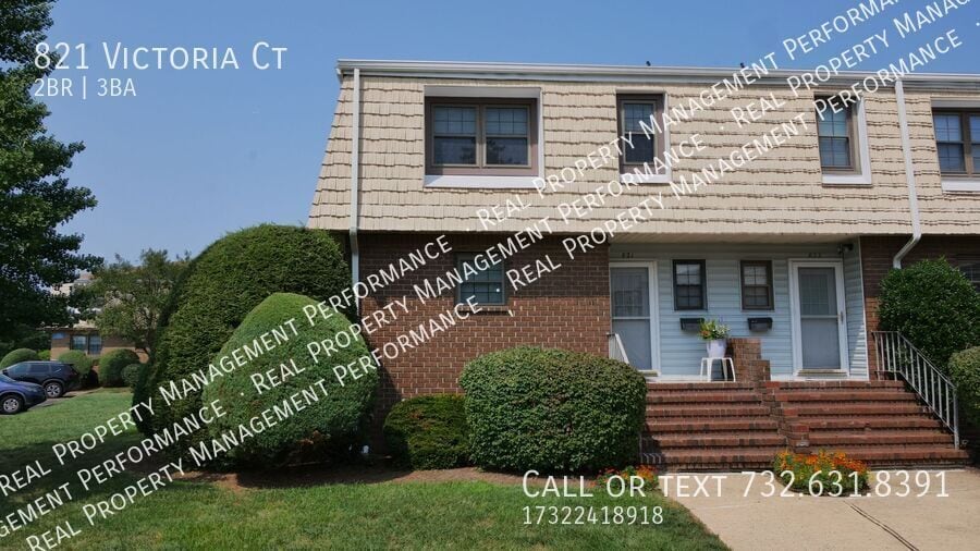 821 Victoria Ct in Hillsborough, NJ - Building Photo
