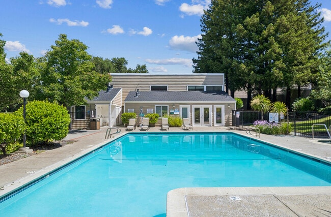 Hamilton Woods in Novato, CA - Building Photo - Building Photo