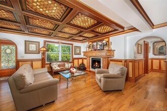 6 White Ln in Hampton Bays, NY - Building Photo - Building Photo