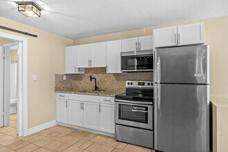 120 Pleasant Pl in Palm Springs, FL - Building Photo - Building Photo