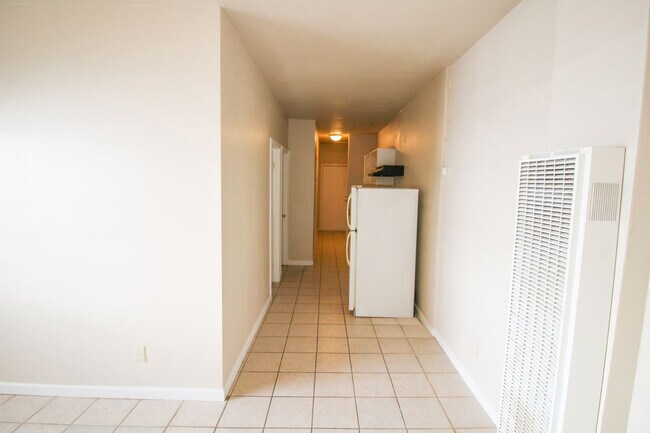 57 W 18th St, Unit 57 in Merced, CA - Foto de edificio - Building Photo