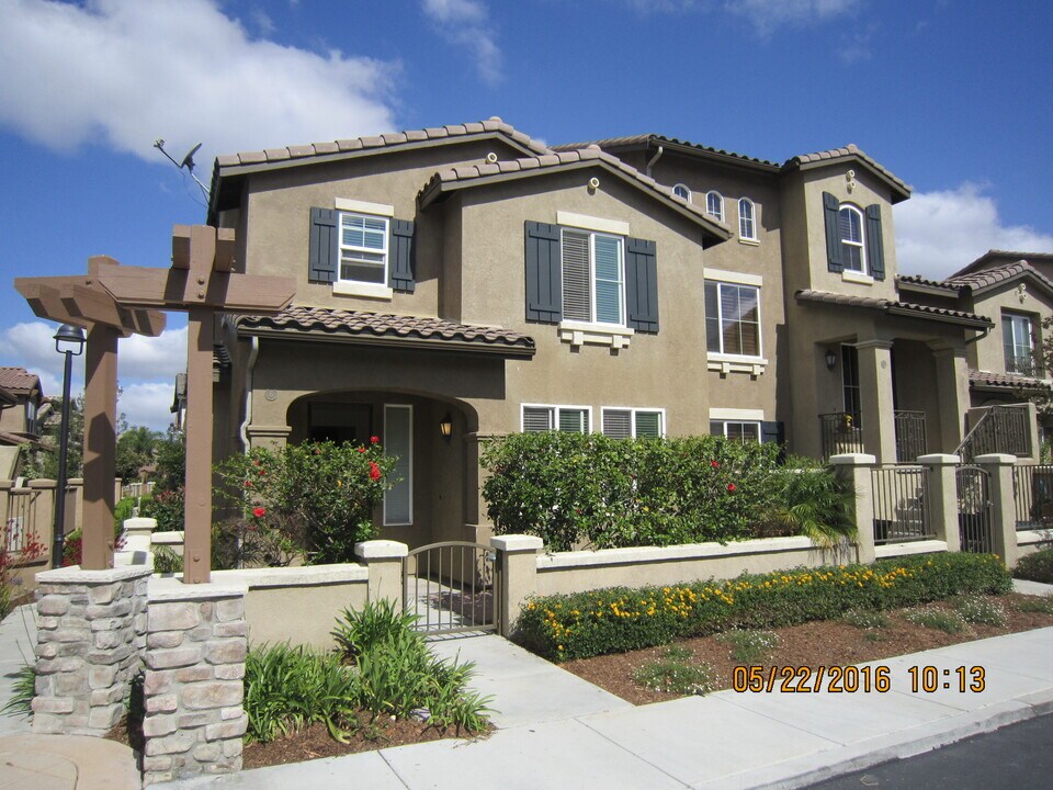 10410 Duxbury Ln in San Diego, CA - Building Photo